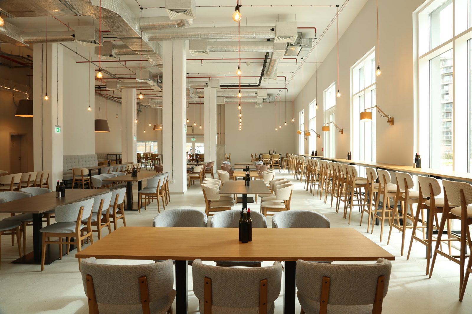 PURE Grand Bistro Megapark — основната зала