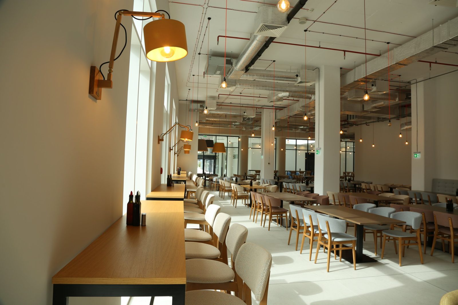 PURE Grand Bistro Megapark — основната зала