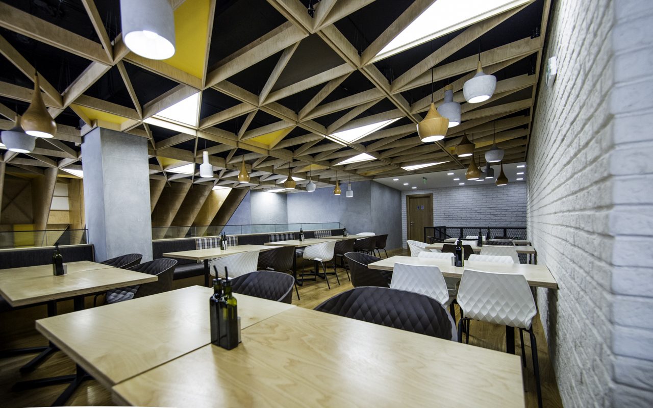PURE Grand Bistro Trade Center Europe — залата на втория етаж