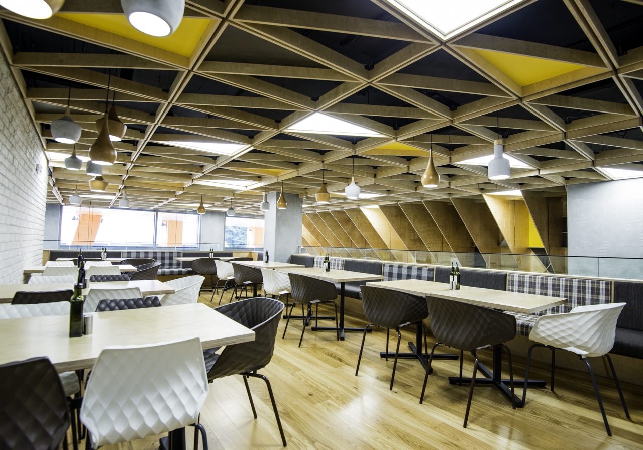 PURE Grand Bistro Trade Center Europe — залата на втория етаж