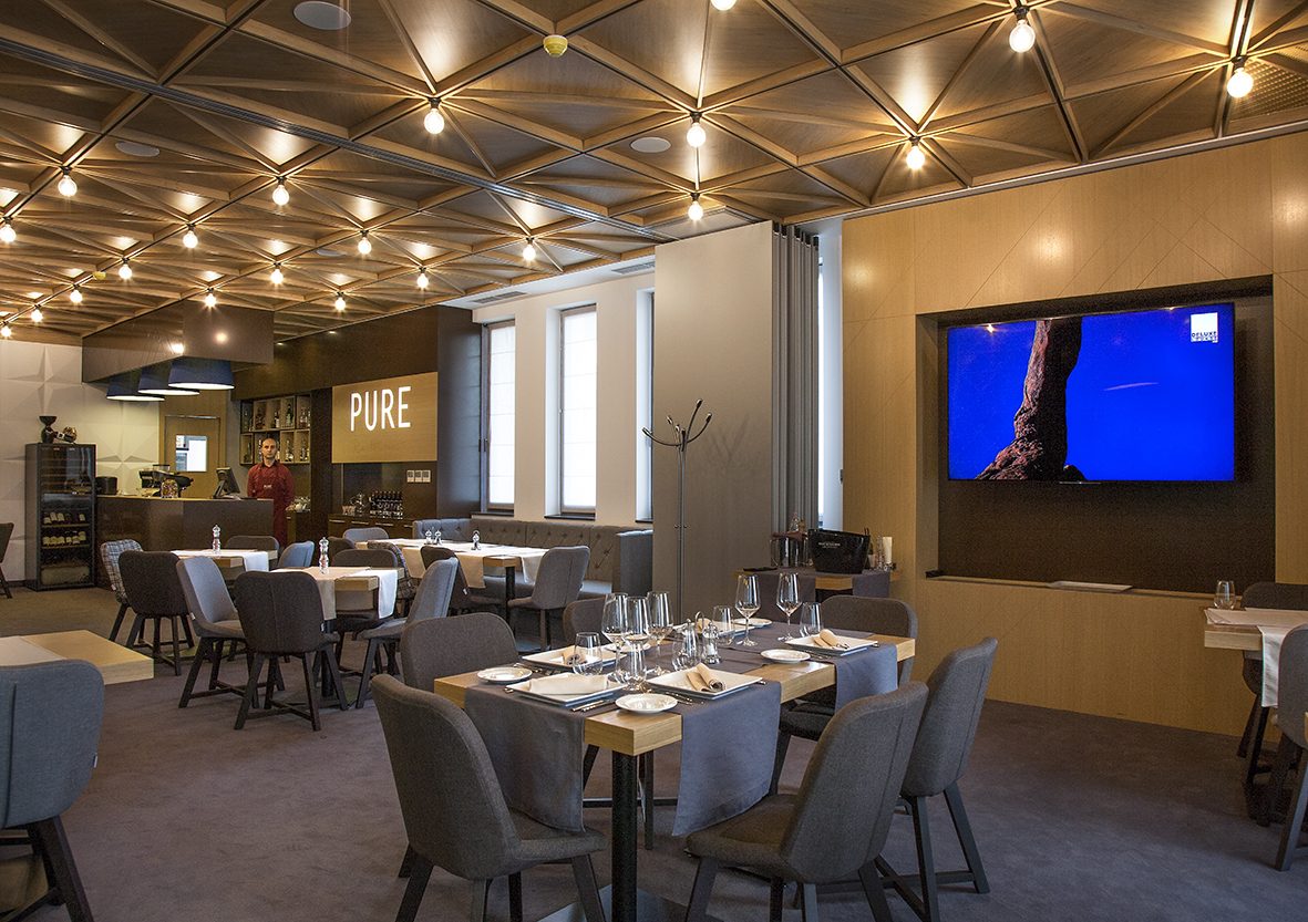PURE Grand Bistro Trade Center Europe — VIP залата